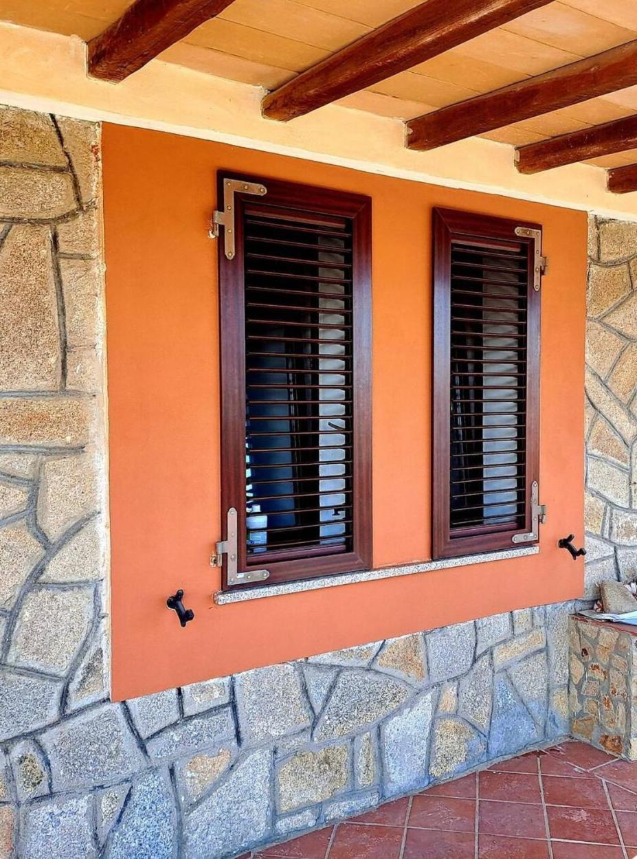 Gelsi Holiday Home La Maddalena Ла-Маддалена Номер фото
